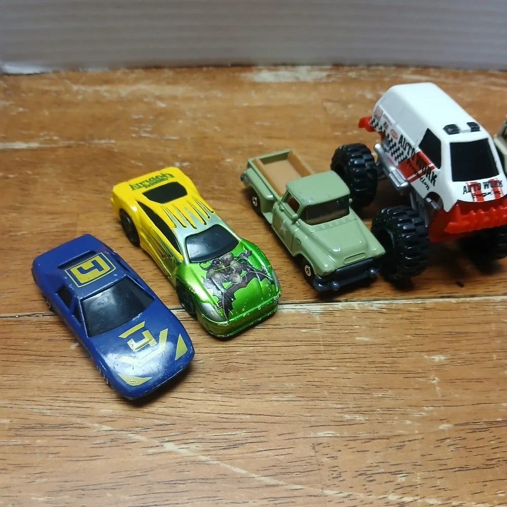 Mixed Lot Of 8 Hot Wheels Matchbox Maisto Misc Diecast Cars Trucks Monster Truck